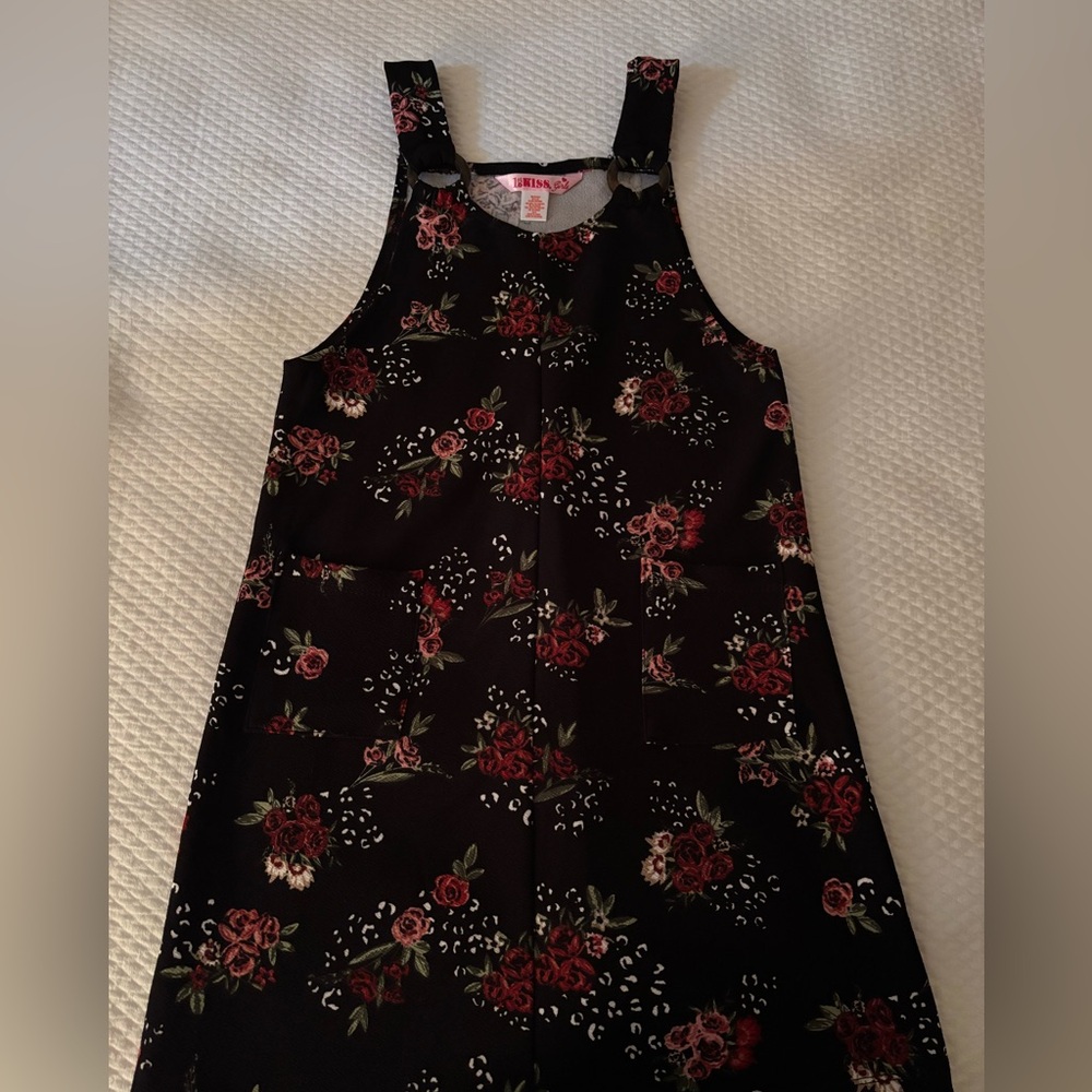 Black dress with red roses. Has pockets.